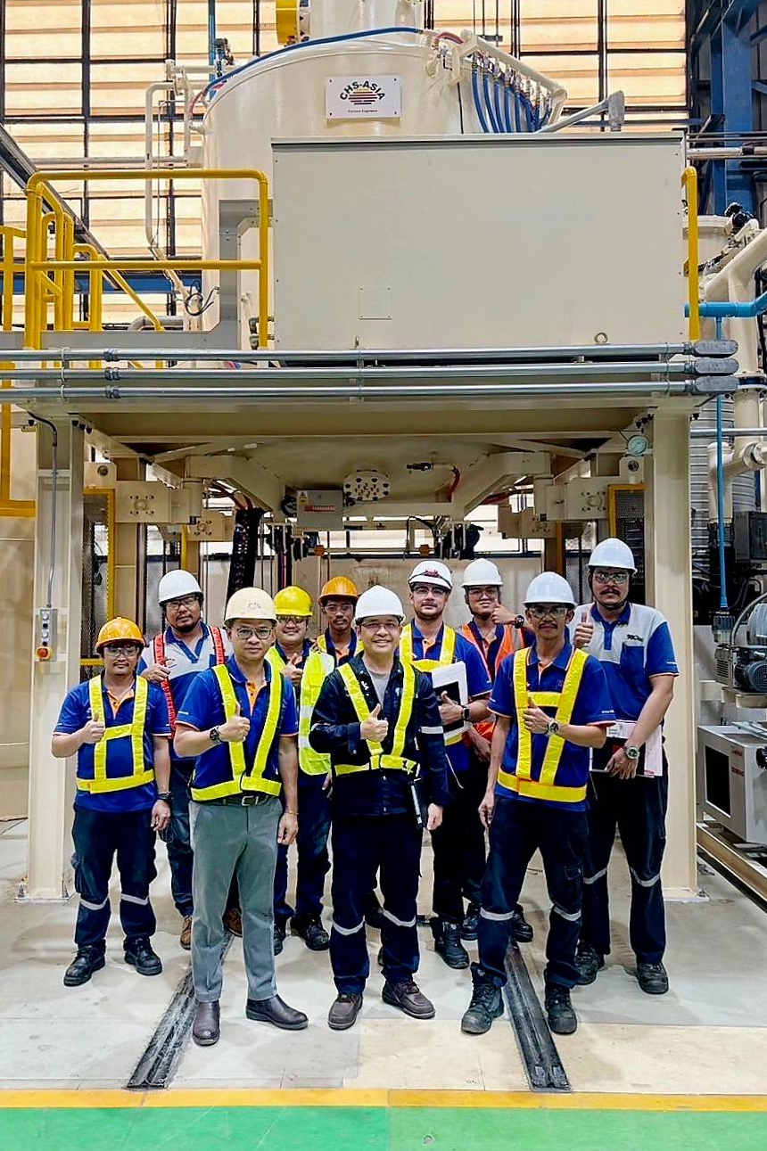 CHS-ASIA has successfully installed the large Vacuum Furnace size D72